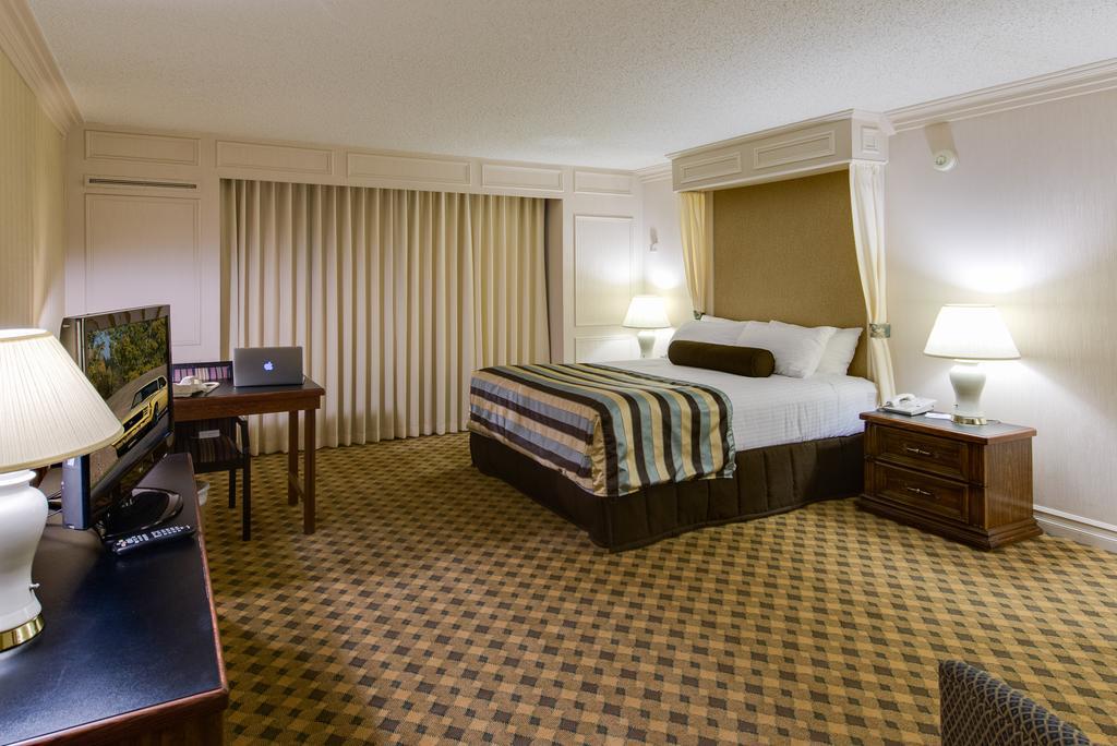 Black Knight Inn Red Deer Room photo