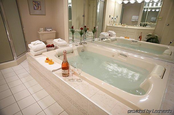 Black Knight Inn Red Deer Room photo